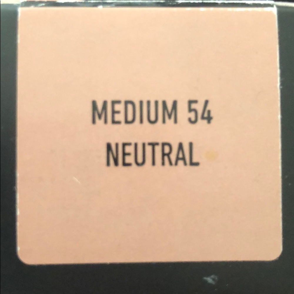 Kat Von D Medium 54 Neutral Lock-It Foundation - Picture 3 of 3